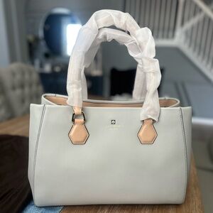 Kate Spade Tote Purse
Light Gray
Brand New with Tags
Never used
